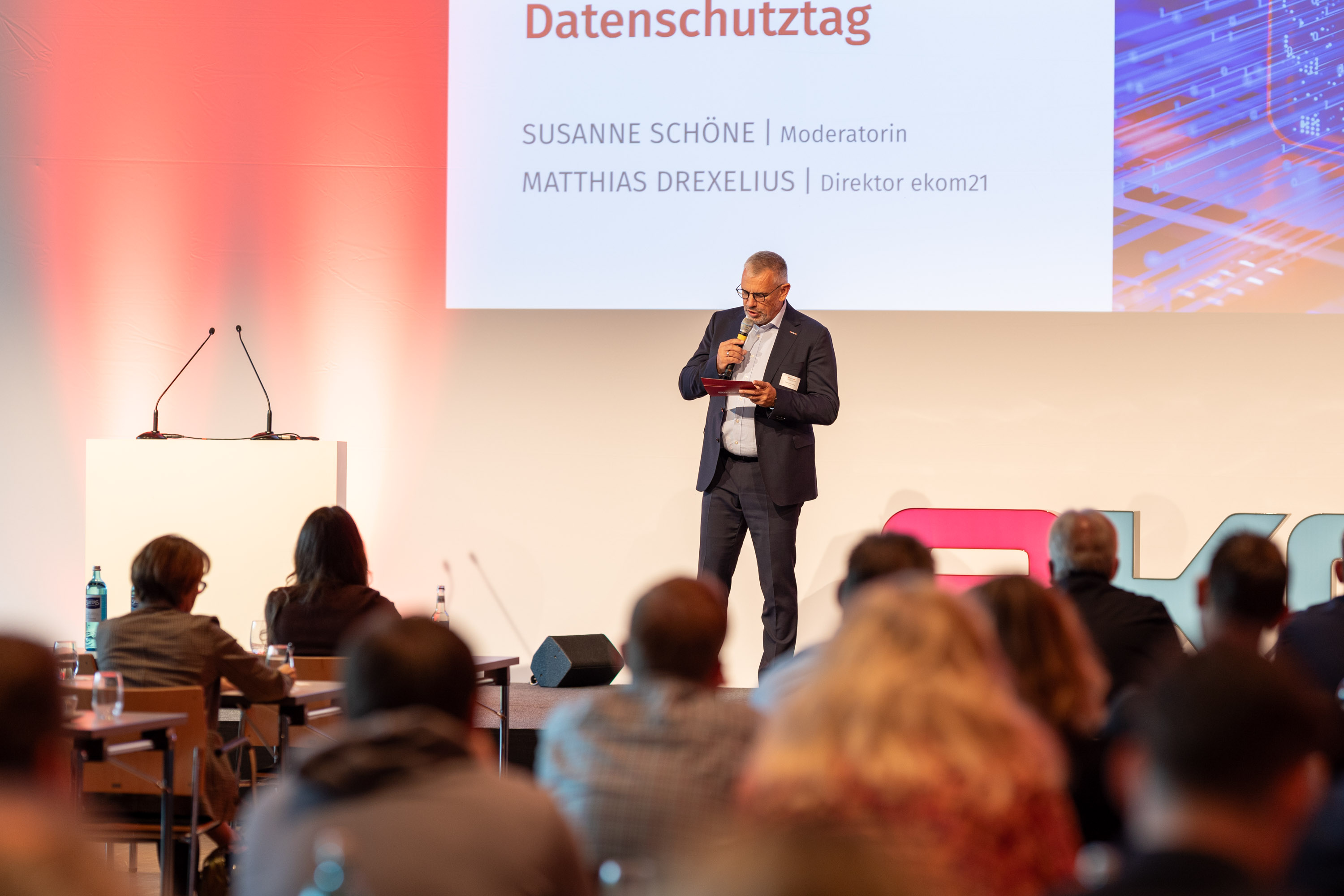 ekom21-Direktor Matthias Drexelius begrüßt zum Kommunalen Datenschutztag